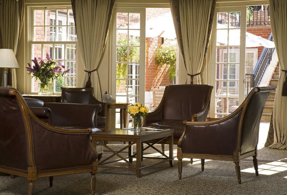 Brandshatch Place & Отель