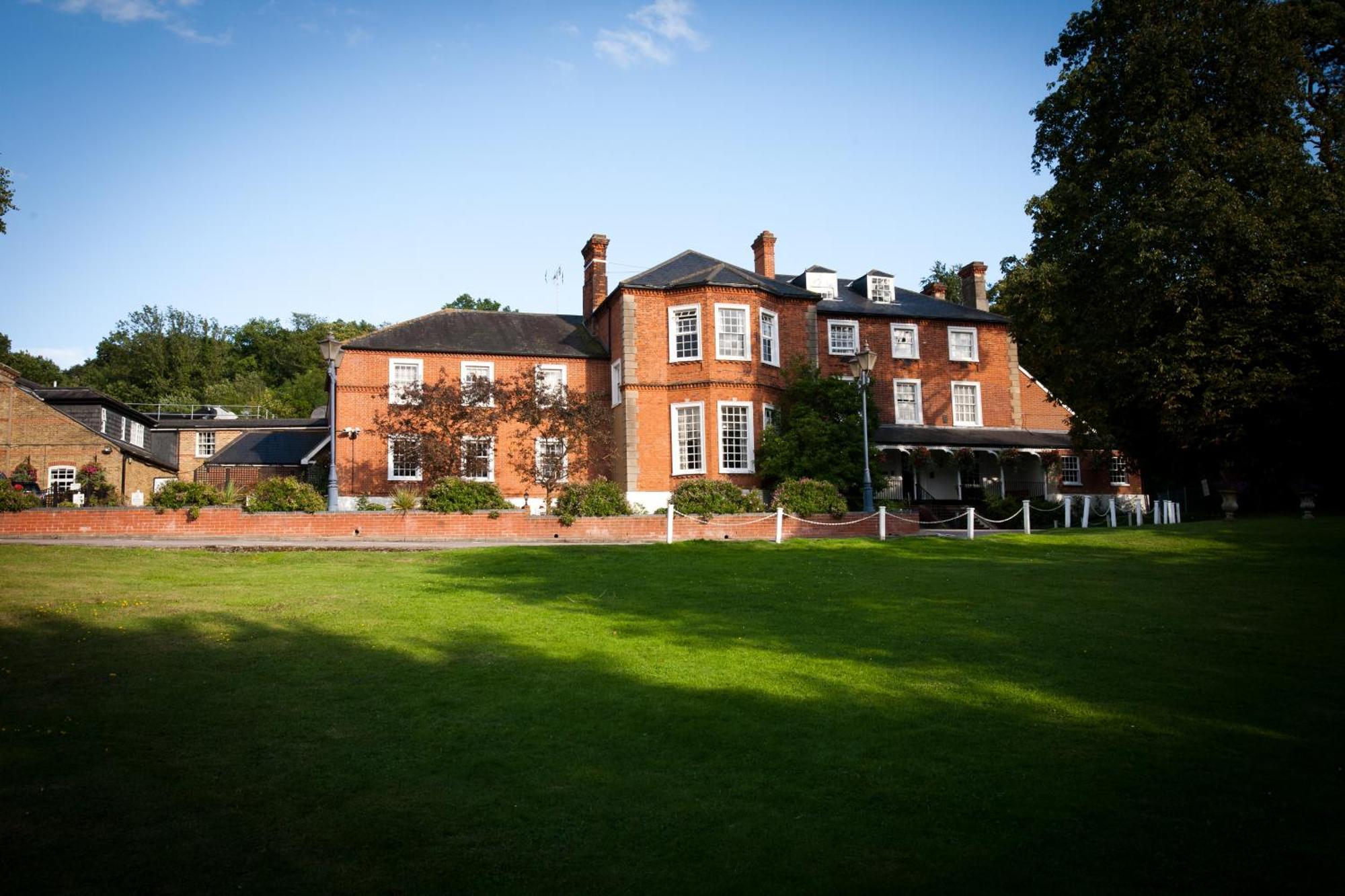Brandshatch Place & Hotel 4*