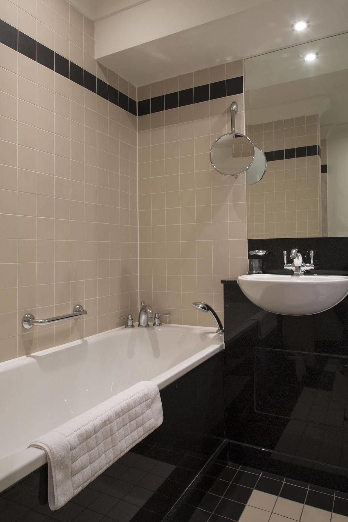 Brandshatch Place & Hotel